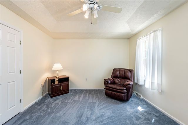 810 Stonebridge Dr, Hempfield Twp, PA 15601