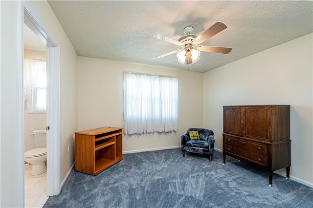 810 Stonebridge Dr, Hempfield Twp, PA 15601