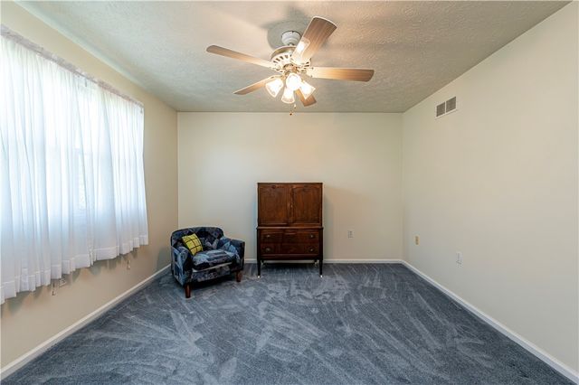810 Stonebridge Dr, Hempfield Twp, PA 15601