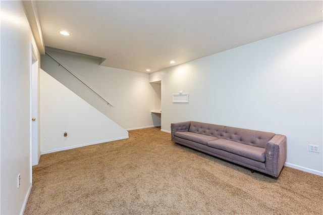 810 Stonebridge Dr, Hempfield Twp, PA 15601