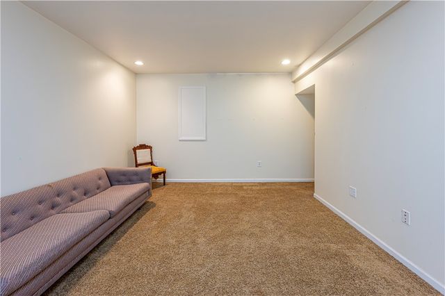 810 Stonebridge Dr, Hempfield Twp, PA 15601