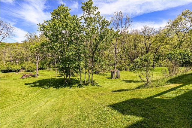 810 Stonebridge Dr, Hempfield Twp, PA 15601