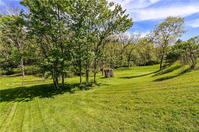810 Stonebridge Dr, Hempfield Twp, PA 15601