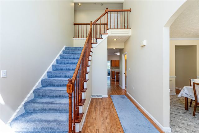 810 Stonebridge Dr, Hempfield Twp, PA 15601