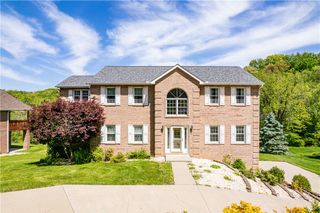810 Stonebridge Dr, Hempfield Twp, PA 15601