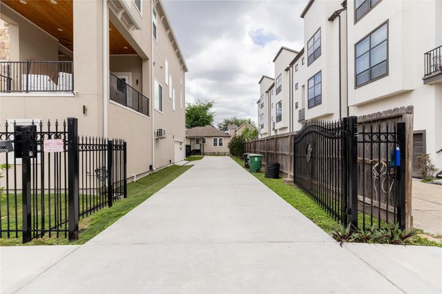 1229 W 21st Street, Houston, TX 77008