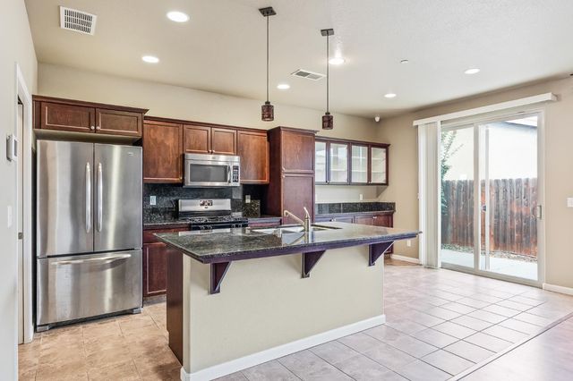 3002 Redington Avenue, Clovis, CA 93619