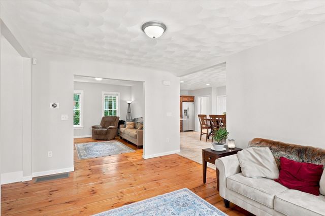 998 Boston Rd, Haverhill, MA 01835
