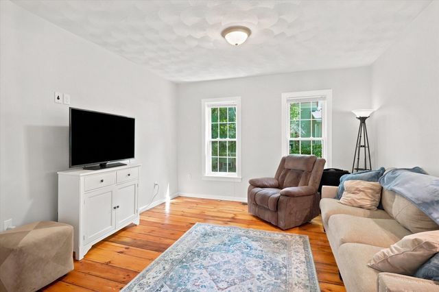 998 Boston Rd, Haverhill, MA 01835