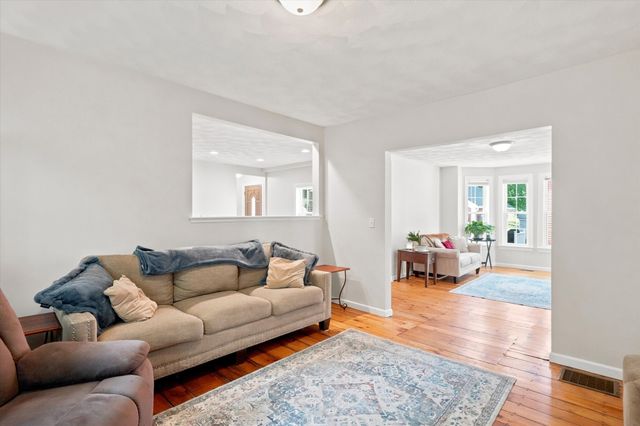 998 Boston Rd, Haverhill, MA 01835