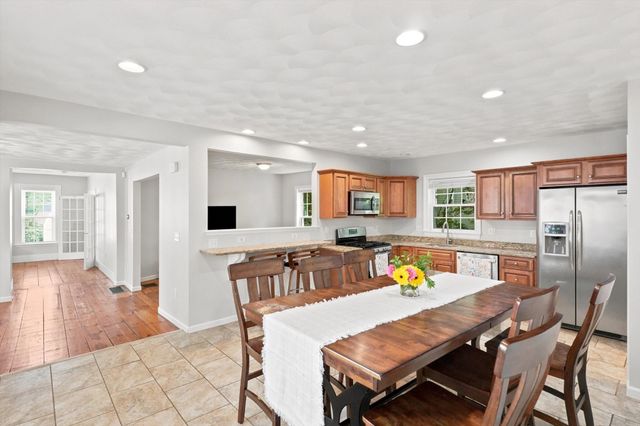 998 Boston Rd, Haverhill, MA 01835