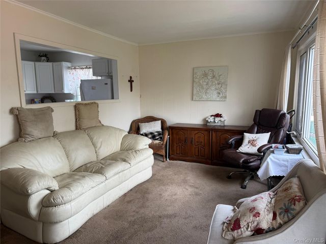 21 Independence Avenue, Babylon, NY 11702