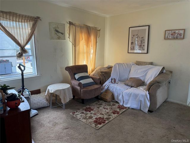 21 Independence Avenue, Babylon, NY 11702