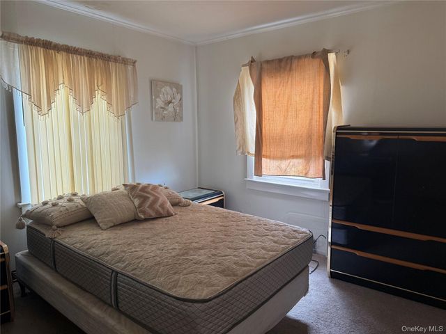 21 Independence Avenue, Babylon, NY 11702