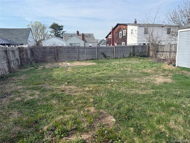 21 Independence Avenue, Babylon, NY 11702