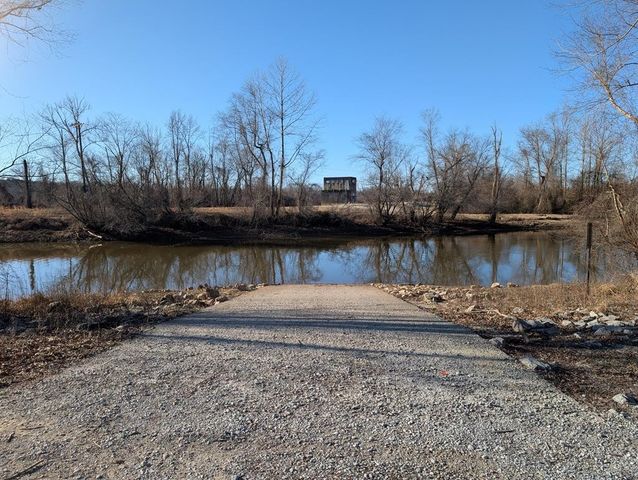628 Tom White Rd, Big Sandy, TN 38221