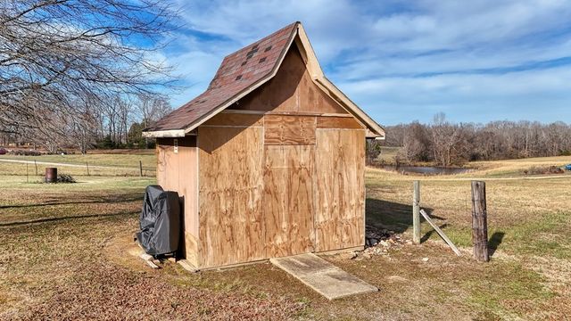 628 Tom White Rd, Big Sandy, TN 38221
