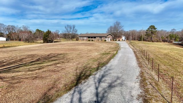 628 Tom White Rd, Big Sandy, TN 38221