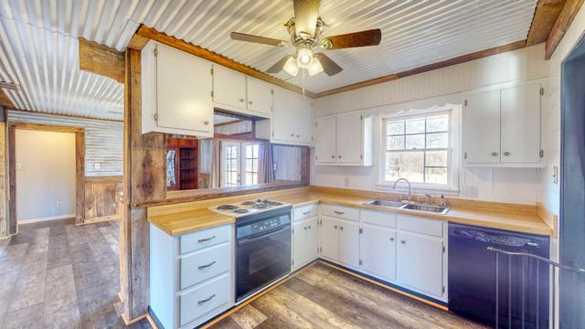628 Tom White Rd, Big Sandy, TN 38221