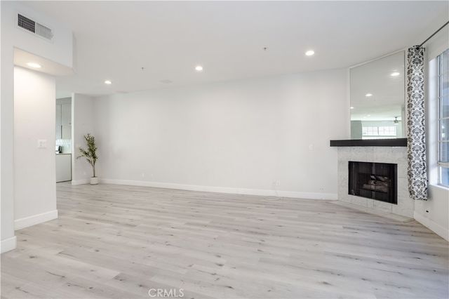 18347 Saticoy 28, Reseda, CA 91335