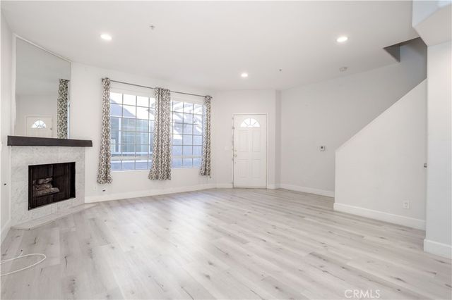 18347 Saticoy 28, Reseda, CA 91335