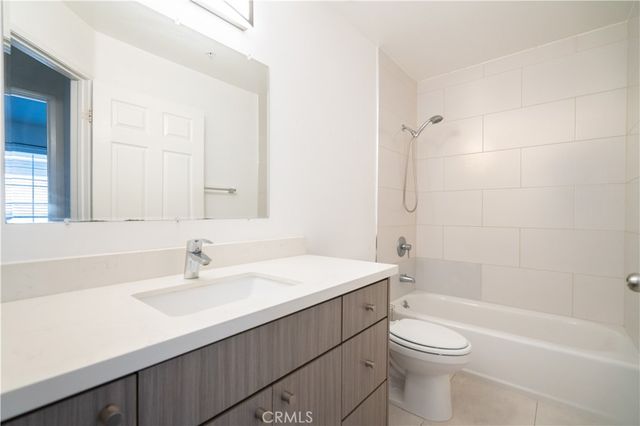 18347 Saticoy 28, Reseda, CA 91335