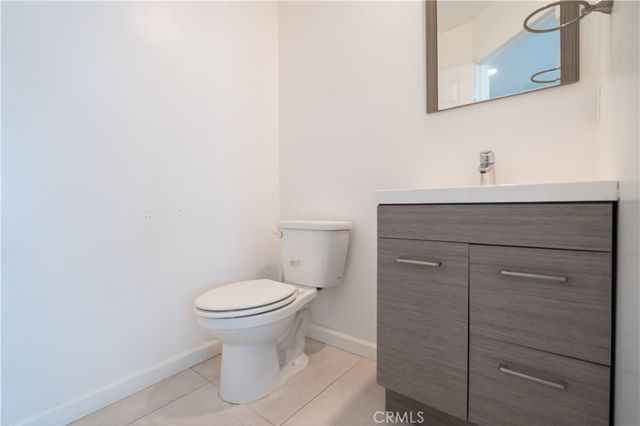 18347 Saticoy 28, Reseda, CA 91335