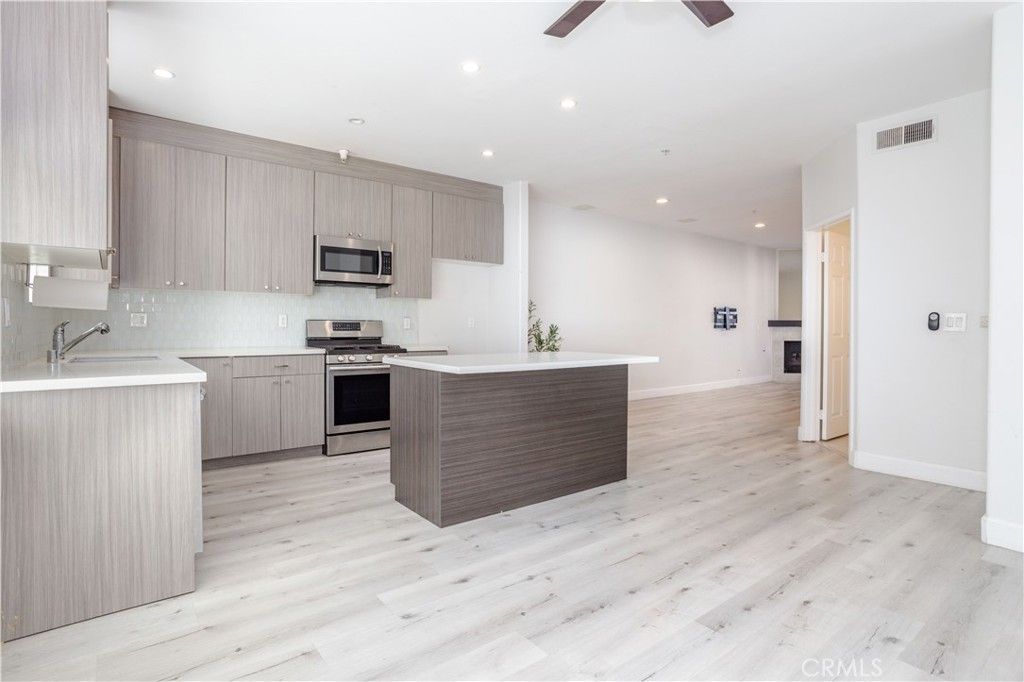 18347 Saticoy 28, Reseda, CA 91335