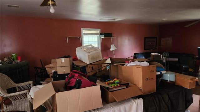 302 Sandberg LN, Cardinal, VA 23025