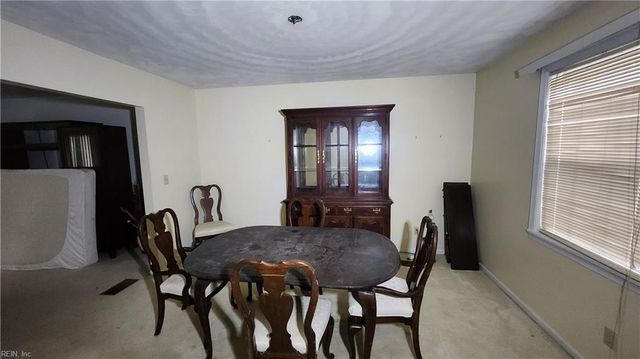 302 Sandberg LN, Cardinal, VA 23025