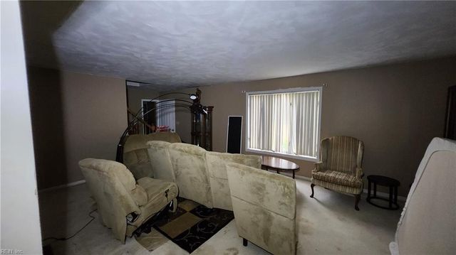 302 Sandberg LN, Cardinal, VA 23025