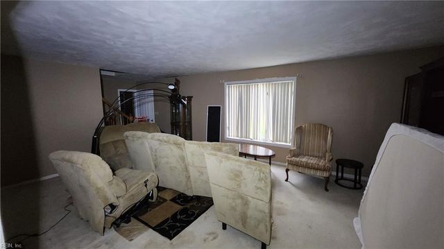 302 Sandberg LN, Cardinal, VA 23025