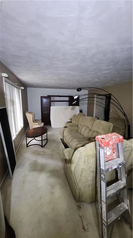 302 Sandberg LN, Cardinal, VA 23025