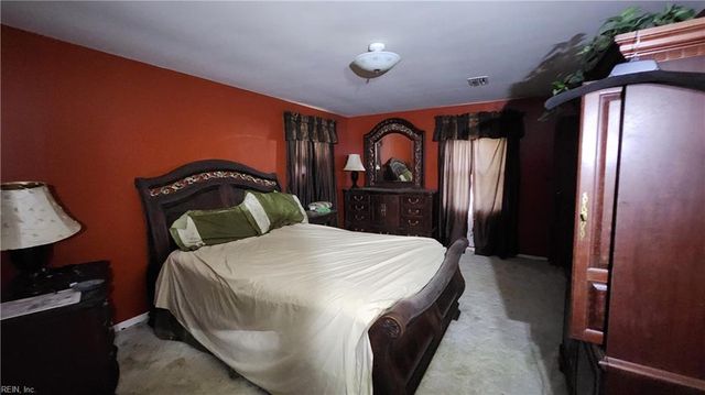 302 Sandberg LN, Cardinal, VA 23025