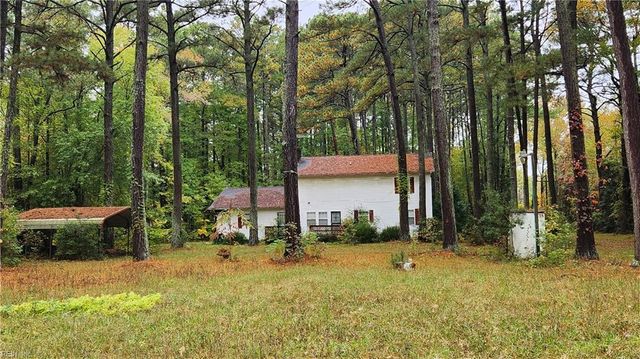 302 Sandberg LN, Cardinal, VA 23025