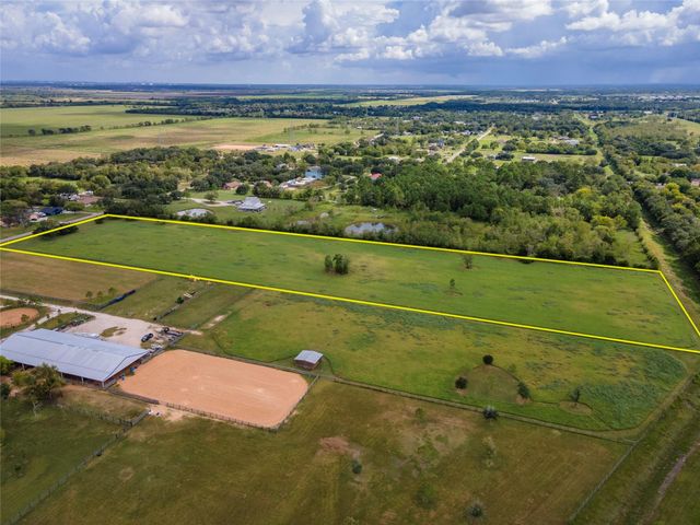 2126 County Road 367, Alvin, TX 77511