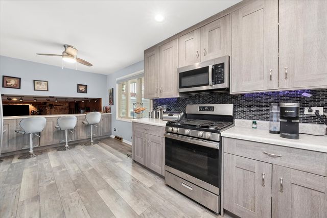 9120 S Keeler Avenue, Oak Lawn, IL 60453