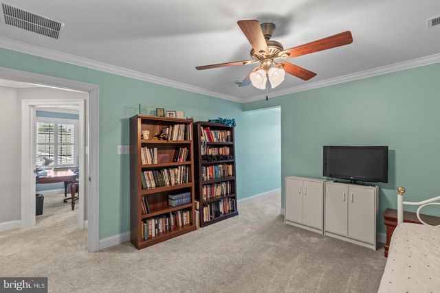 33 BOBOLINK DR, Gettysburg, PA 17325