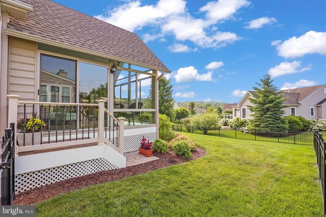 33 BOBOLINK DR, Gettysburg, PA 17325