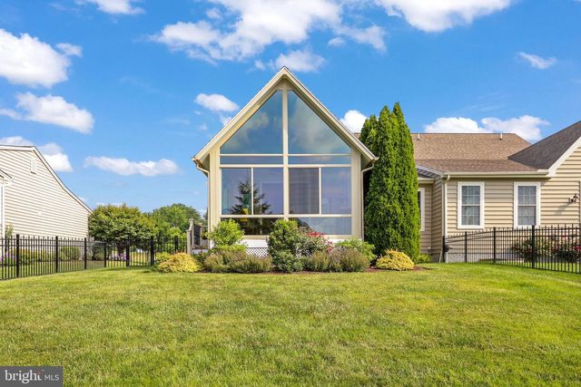 33 BOBOLINK DR, Gettysburg, PA 17325