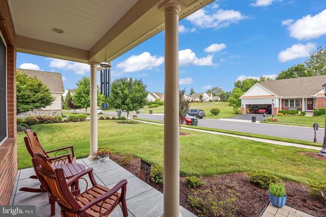 33 BOBOLINK DR, Gettysburg, PA 17325