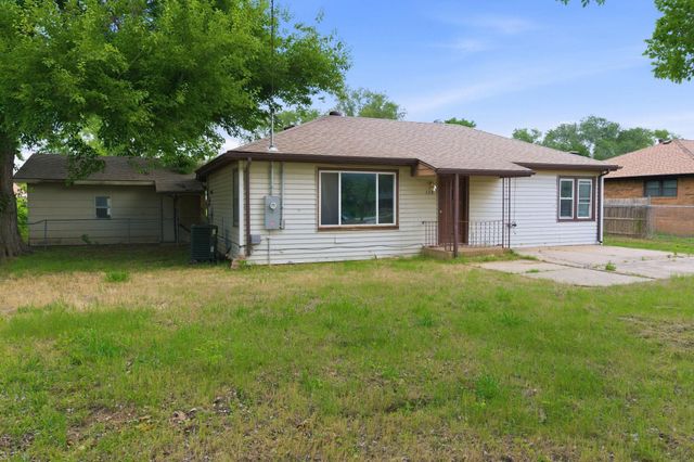 528 E 79th St S, Haysville, KS 67060