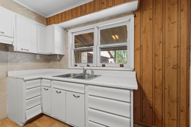 528 E 79th St S, Haysville, KS 67060
