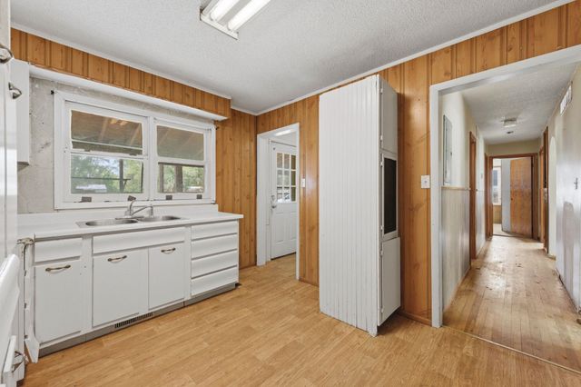 528 E 79th St S, Haysville, KS 67060