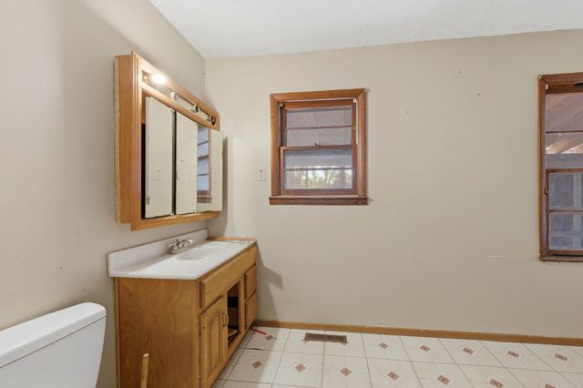528 E 79th St S, Haysville, KS 67060