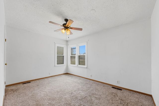 528 E 79th St S, Haysville, KS 67060