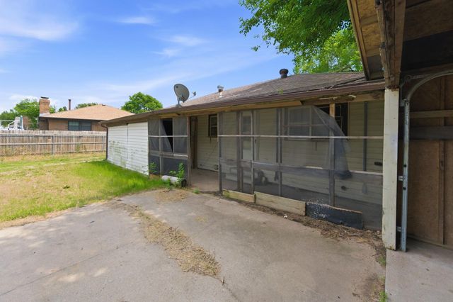 528 E 79th St S, Haysville, KS 67060