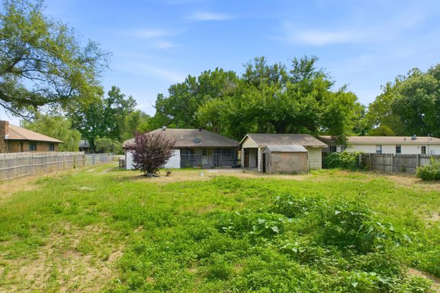 528 E 79th St S, Haysville, KS 67060