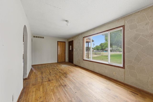 528 E 79th St S, Haysville, KS 67060