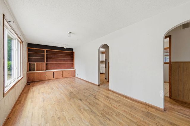 528 E 79th St S, Haysville, KS 67060